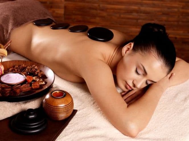Massage aux pierres chaudes